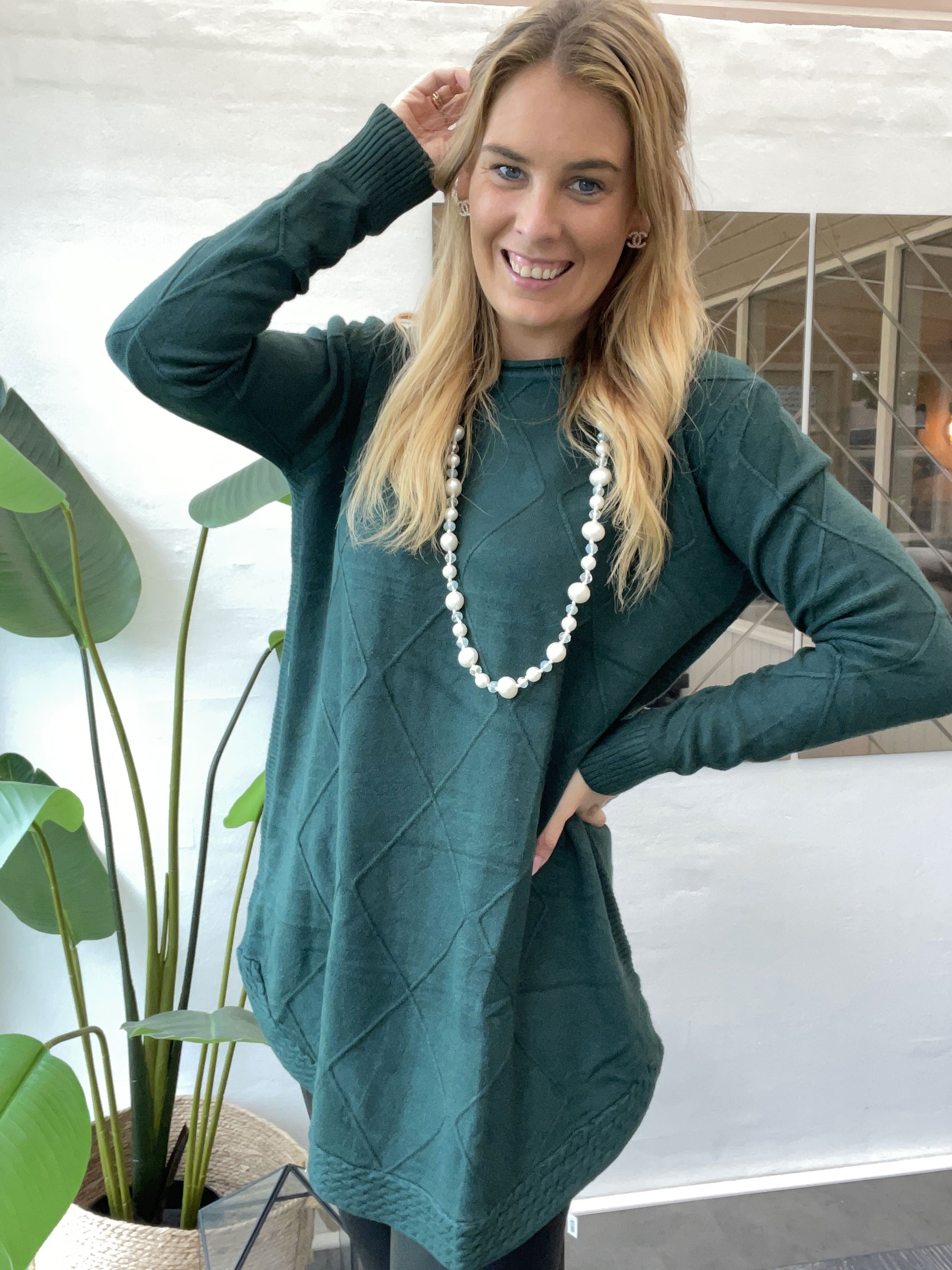 Debbie - Lång blus i mjuk stickning - Black